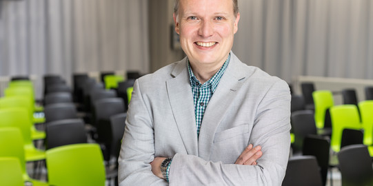 Prof. Dr. Stephan Lütz